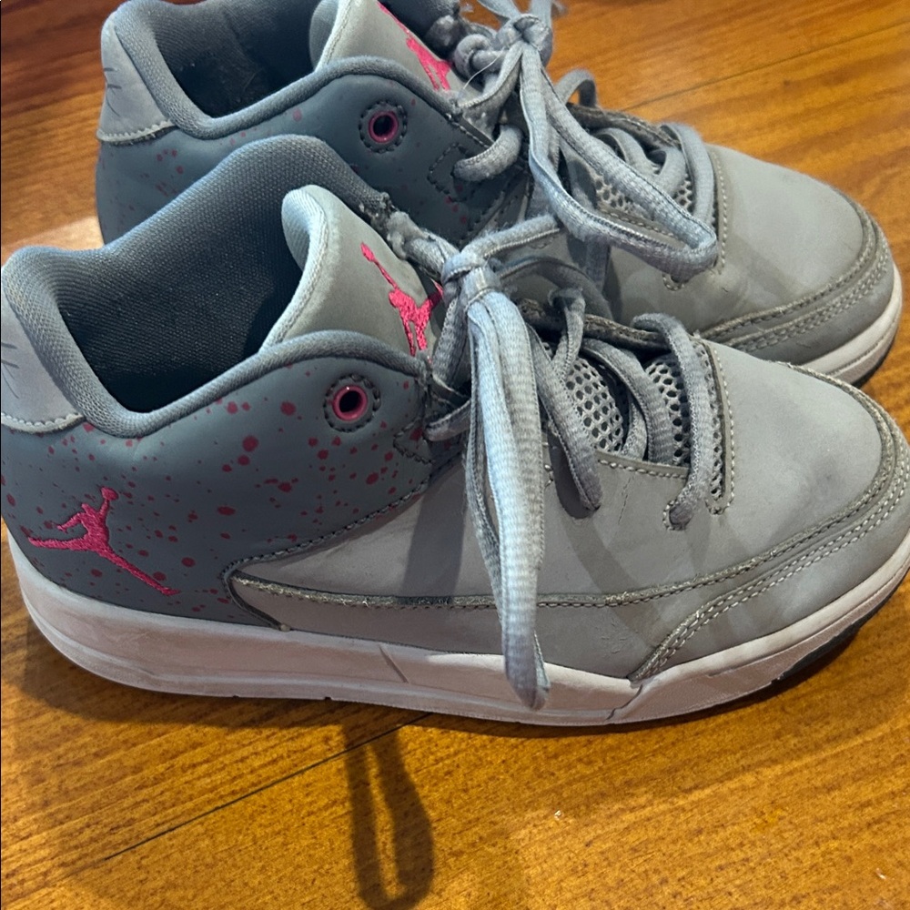 Jordan Kids Sneakers in Gray and Pink